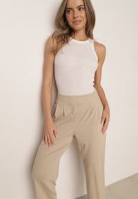 Born2be - Beżowe Spodnie z Eleganckimi Zakładkami i Nogawkami o Długości 3/4 Dorasea. Okazja: do pracy, na co dzień. Kolekcja: plus size. Kolor: beżowy. Styl: elegancki #8