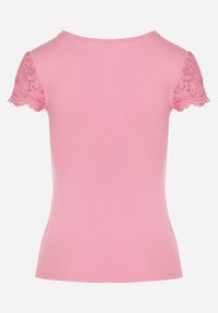 Born2be - Różowy T-shirt z Koronkowymi Rękawami i Dekoltem Delilena. Kolor: różowy. Materiał: koronka. Wzór: koronka #5