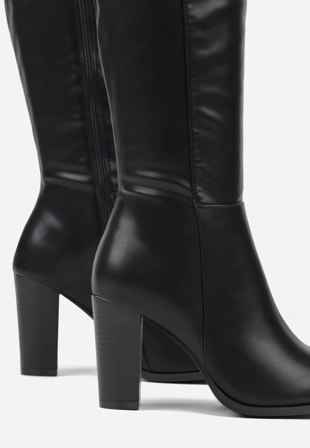 Born2be - Czarne Klasyczne Kozaki przed Kolano VICES na Słupku Unalora. Okazja: na co dzień, na spotkanie biznesowe, do pracy. Wysokość cholewki: przed kolano. Kolor: czarny. Obcas: na słupku. Styl: klasyczny