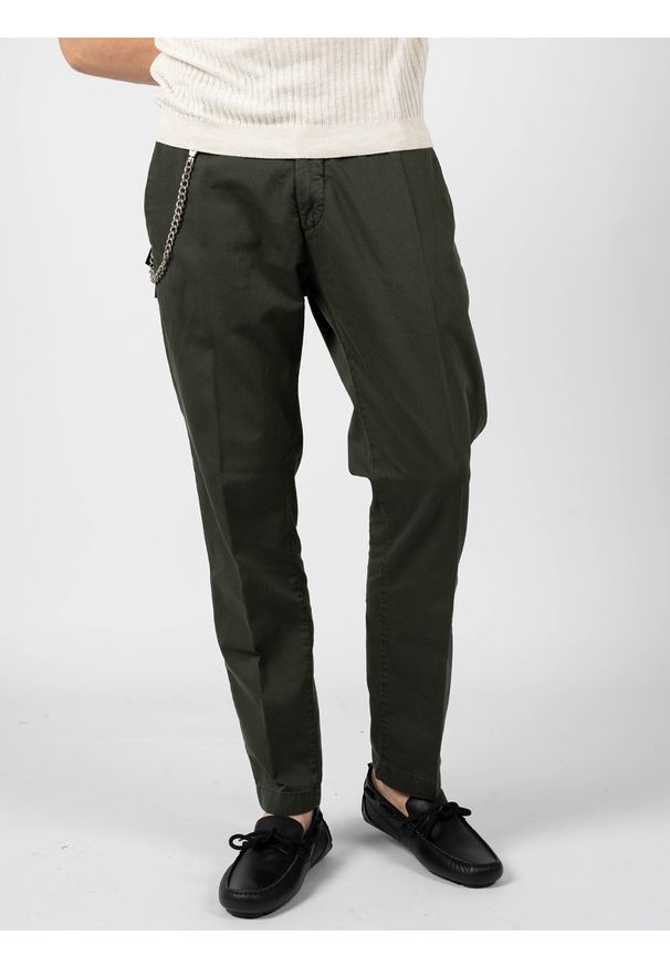 Antony Morato Spodnie "Kerr" | MMTR00526-FA850228 | Marlon | Mężczyzna | Khaki, Zielony. Kolor: zielony, brązowy, wielokolorowy. Materiał: bawełna, elastan, poliester