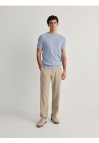 Reserved - Spodnie joggery - beżowy. Kolor: beżowy. Materiał: tkanina, wiskoza #1