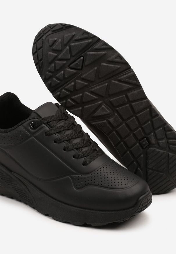 Born2be - Czarne Sneakersy Ozdobione Tłoczeniem Ulivianna. Okazja: na co dzień. Kolor: czarny. Materiał: jeans. Wzór: aplikacja
