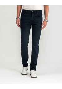 Wrangler - WRANGLER MĘSKIE SPODNIE JEANSOWE WRANGLER LARSTON CLOUDY SKIES 112350840. Okazja: na co dzień. Stan: obniżony. Długość: długie. Styl: młodzieżowy, casual, klasyczny #6
