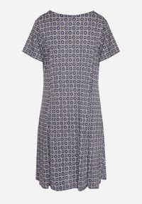 Born2be - Granatowa Wiskozowa Sukienka w Mozaikowy Wzór o Rozkloszowanym Kroju Faellina. Kolor: niebieski. Materiał: wiskoza. Sezon: lato #5