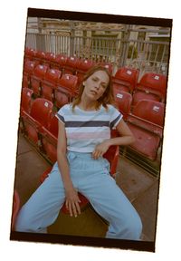 MOODO - T-shirt w paski błękitny. Kolor: niebieski. Materiał: bawełna. Wzór: paski #1