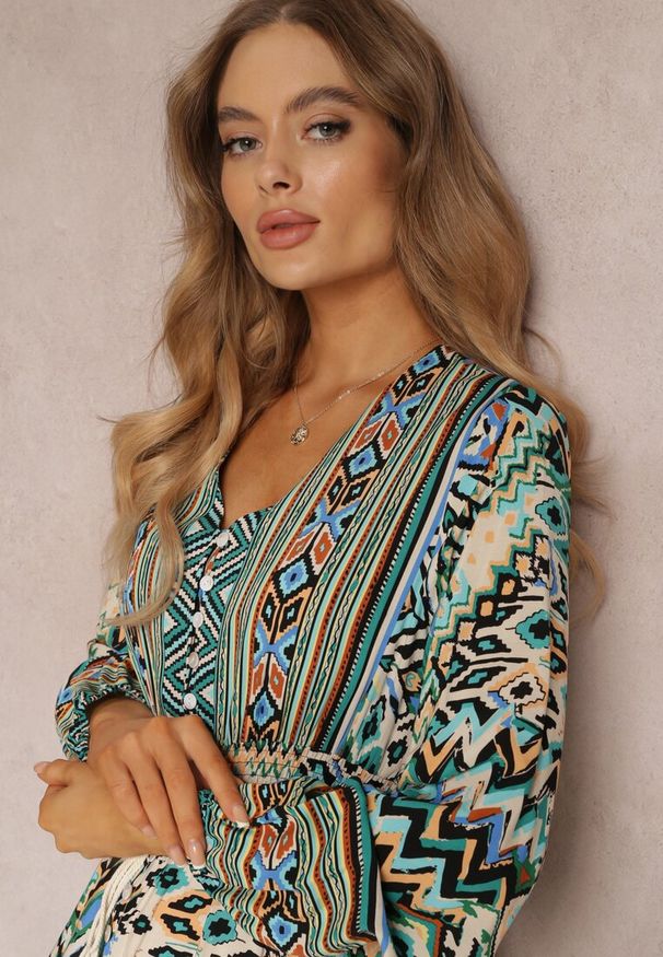 Renee - Zielona Sukienka z Gumką w Talii w Etno Wzór Kapha. Okazja: na co dzień. Typ kołnierza: dekolt w serek. Kolor: zielony. Materiał: materiał, skóra. Typ sukienki: proste. Styl: etno