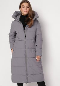 Born2be - Szara Pikowana Kurtka Płaszcz z Kapturem i Kieszeniami Gardemia. Typ kołnierza: kaptur. Kolor: szary. Sezon: zima, jesień #3