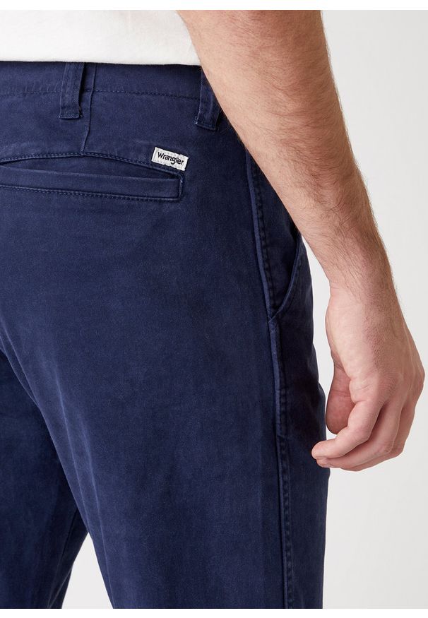 Wrangler - WRANGLER SPODNIE MĘSKIE CASEY CHINO LAKEPORT BLUE W1C050B08 112324479