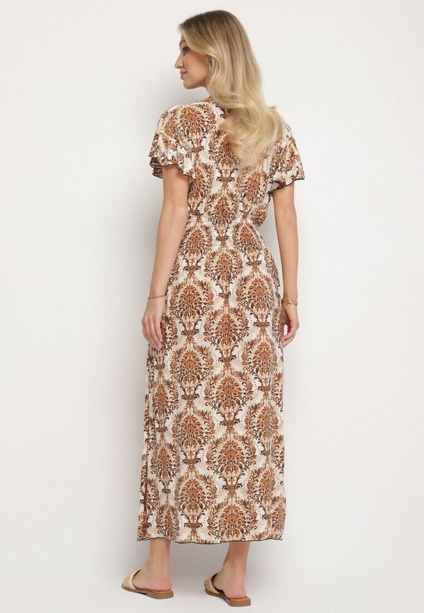 Born2be - Ciemnobeżowa Sukienka w Etno Wzór z Falbankami i Gumką w Pasie Ellivira. Okazja: na co dzień. Typ kołnierza: kołnierz z falbankami. Kolor: beżowy. Typ sukienki: kopertowe. Styl: etno