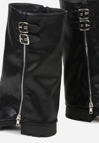Born2be - Czarne Botki z Cholewką Imitującą Nogawkę z Suwakiem i Klamrami Devea. Zapięcie: klamry. Kolor: czarny. Materiał: jeans. Szerokość cholewki: normalna. Wzór: aplikacja #6