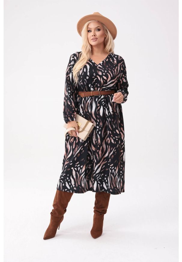 Moda Size Plus Iwanek - Overise'owa sukienka Oli z roślinnym printem PLUS SIZE XXL OVERSIZE. Okazja: na co dzień. Kolekcja: plus size. Wzór: nadruk. Typ sukienki: oversize, dla puszystych. Materiał: materiał, tkanina, poliester, elastan. Długość rękawa: długi rękaw. Sezon: jesień. Styl: elegancki, casual. Długość: midi