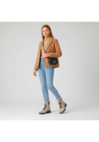 Beżowe Botki Vinceza Skórzane Buty Damskie. Okazja: na co dzień. Zapięcie: zamek. Kolor: beżowy. Szerokość cholewki: normalna. Materiał: skóra. Sezon: zima, jesień. Obcas: na obcasie. Styl: casual, elegancki. Wysokość obcasa: średni #9