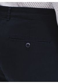 Pako Lorente - PAKO LORENTE – Granatowe spodnie chino. Okazja: na co dzień. Kolor: niebieski. Materiał: bawełna, elastan. Wzór: gładki. Sezon: wiosna. Styl: casual