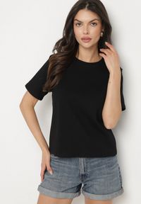 Born2be - Czarny Bawełniany T-shirt z Grubszej Bawełny Tiariane. Okazja: na co dzień, na spotkanie biznesowe, do pracy. Kolor: czarny. Materiał: bawełna. Styl: biznesowy, klasyczny, elegancki, casual #7