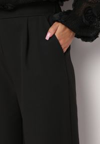 Born2be - Czarne Eleganckie Spodnie z Szerokimi Nogawkami Kahinuni. Kolor: czarny. Materiał: tkanina. Wzór: gładki. Styl: elegancki #4