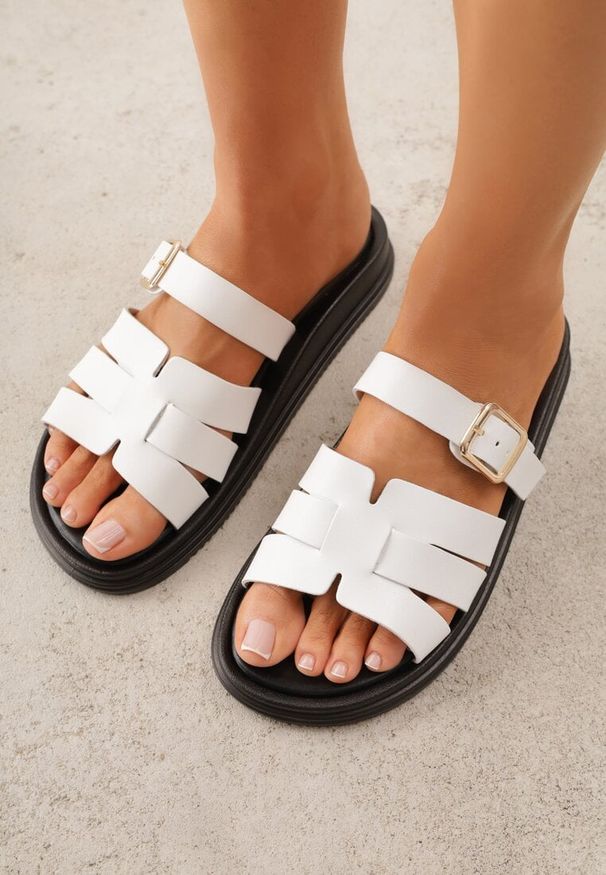 Renee - Białe Klapki z Przekładanymi Paskami i Regulacją z Klamrą Celilye. Okazja: na co dzień. Kolor: biały. Materiał: koronka. Sezon: lato. Styl: casual, boho