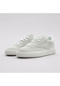 Buty do chodzenia damskie Reebok W Club C 85. Zapięcie: sznurówki. Kolor: biały. Materiał: guma, materiał, syntetyk. Szerokość cholewki: normalna. Model: Reebok Club. Sport: turystyka piesza