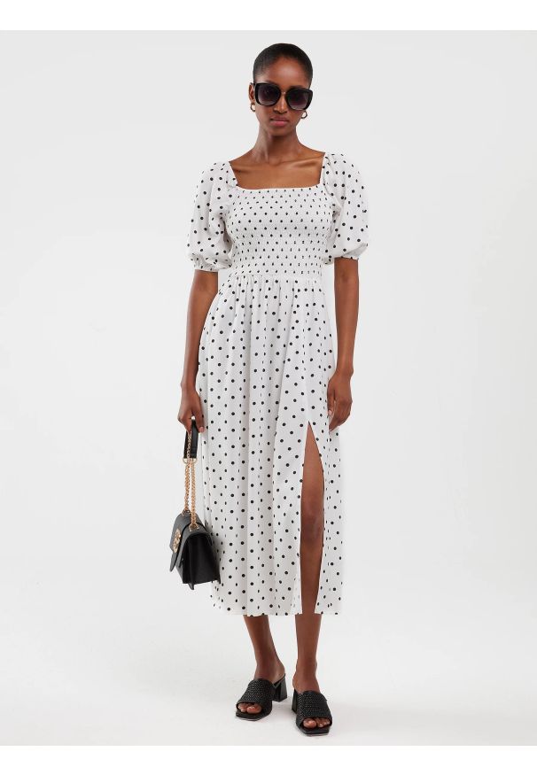 Big-Star - Sukienka damska midi z wiskozy w kropki biała Sotini 100. Kolor: biały. Materiał: wiskoza. Długość rękawa: krótki rękaw. Wzór: kropki. Sezon: lato. Typ sukienki: proste. Styl: wakacyjny, wizytowy, elegancki. Długość: midi