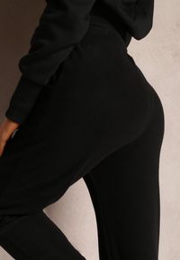 Renee - Czarne Spodnie Dresowe z Gumką w Pasie Imith. Kolor: czarny. Materiał: dresówka. Długość: długie. Wzór: gładki, aplikacja