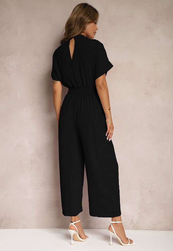 Renee - Czarny Taliowany Kombinezon z Wiskozy Zapinany na Guziki Frisea. Kolor: czarny. Materiał: wiskoza