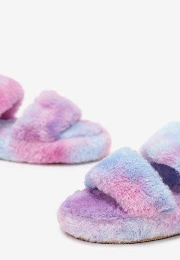Born2be - Fioletowe Futrzane Kapcie z Elastycznym Paskiem na Piętę Biella. Zapięcie: pasek. Kolor: fioletowy. Materiał: futro