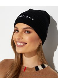 Givenchy - GIVENCHY - Czarna czapka beanie z białym logo. Kolor: czarny. Materiał: wełna. Wzór: haft #1