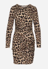 Born2be - Ciemnobeżowa Dopasowana Sukienka Dzianinowa w Panterkę z Ozdobnym Marszczeniem Trilabina. Okazja: na co dzień. Kolor: beżowy. Materiał: dzianina. Długość rękawa: długi rękaw. Wzór: motyw zwierzęcy. Typ sukienki: dopasowane. Styl: casual, elegancki, klasyczny #7