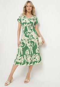 Born2be - Zielona Sukienka z Bawełny Ozdobiona Guzikami i Geometrycznym Wzorem Talissea. Okazja: na co dzień. Typ kołnierza: dekolt w kształcie V. Kolor: zielony. Materiał: bawełna. Wzór: geometria, aplikacja. Sezon: lato. Styl: casual #1