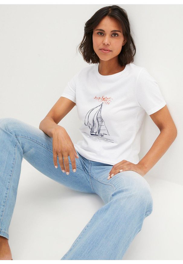 bonprix - T-shirt bawełniany z rozcięciem z boku i nadrukiem. Kolor: biały. Materiał: bawełna. Długość: długie. Wzór: nadruk