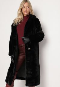 Born2be - Czarny Futrzany Płaszcz Jednorzędowy z Kieszeniami Zapinany na Guziki Parilda. Okazja: na co dzień. Kolor: czarny. Materiał: futro. Sezon: zima. Styl: casual, elegancki #4