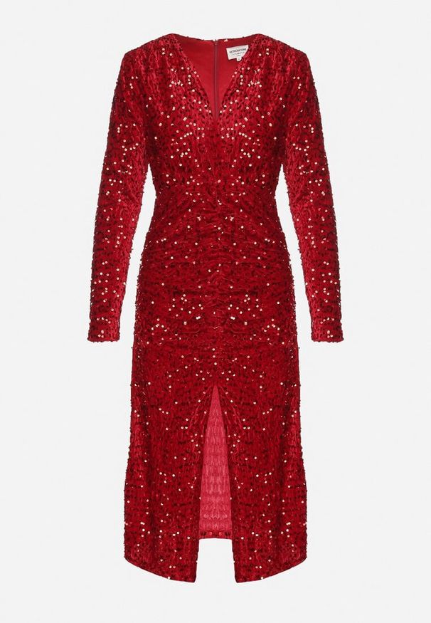 Born2be - Czerwona Kopertowa Marszczona Sukienka Cekinowa Bonilda. Kolor: czerwony. Wzór: aplikacja. Typ sukienki: kopertowe. Styl: elegancki