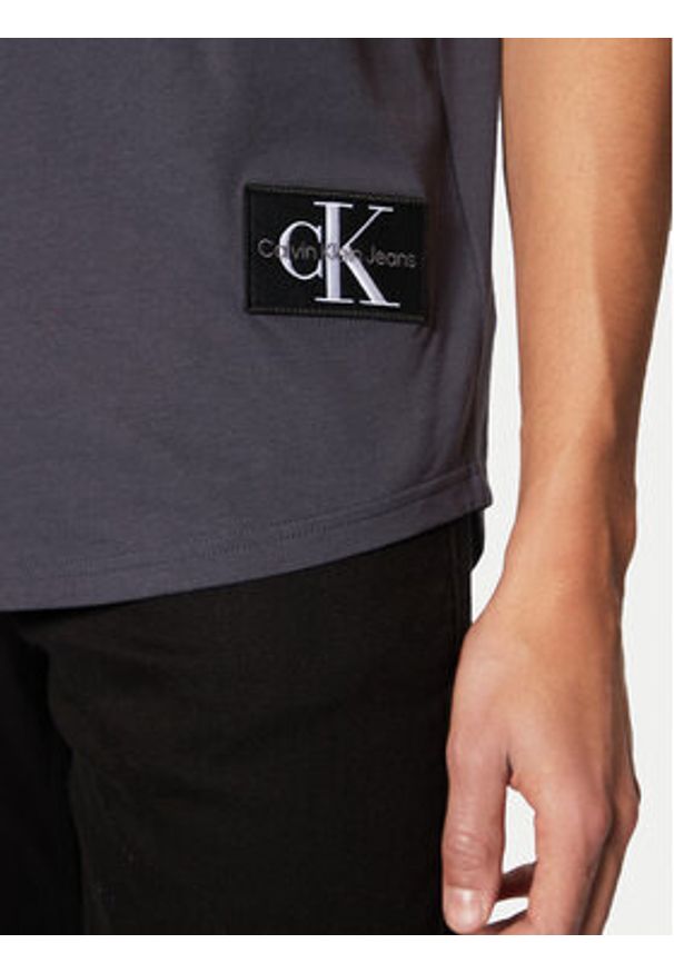 Calvin Klein Jeans T-Shirt J30J323482 Granatowy Regular Fit. Kolor: niebieski. Materiał: bawełna