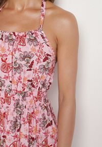 Born2be - Różowa Rozkloszowana Sukienka z Wiskozą z Wiązaniem na Karku Aralune. Okazja: na imprezę, na co dzień. Kolor: różowy. Materiał: wiskoza. Typ sukienki: proste, rozkloszowane. Styl: elegancki, casual, klasyczny #7