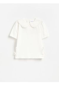 Reserved - T-shirt z kołnierzykiem - złamana biel. Materiał: bawełna #1