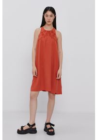 Superdry Sukienka kolor pomarańczowy mini prosta. Okazja: na co dzień. Kolor: pomarańczowy. Typ sukienki: proste. Styl: casual. Długość: mini #4