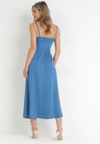 Born2be - Granatowa Sukienka Maxi na Ramiączkach z Głębokim Dekoltem Issabelle. Kolor: niebieski. Długość rękawa: na ramiączkach. Typ sukienki: kopertowe. Długość: maxi #3