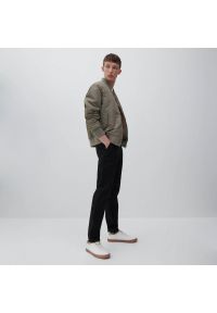 Reserved - Spodnie chino slim - Czarny. Kolor: czarny #1