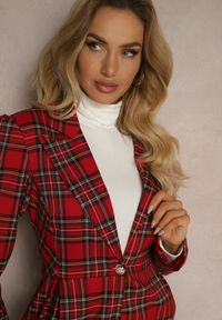 Renee - Czerwona Rozkloszowana Marynarka w Kartkę Zapinana na Ozdobny Guzik Delathria. Okazja: na co dzień. Kolor: czerwony. Wzór: gładki. Styl: klasyczny, casual, elegancki