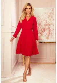Numoco - Czerwona Kopertowa Sukienka z Plisowanym Dołem. Kolor: czerwony. Materiał: poliester, elastan. Typ sukienki: kopertowe #1