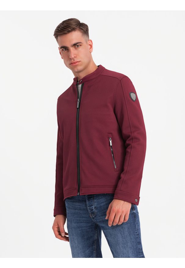 Ombre Clothing - Męska kurtka o kroju biker ze strukturalnego materiału – bordowa V2. Okazja: na co dzień. Typ kołnierza: kołnierzyk stójkowy. Kolor: czerwony. Materiał: materiał. Styl: casual, elegancki