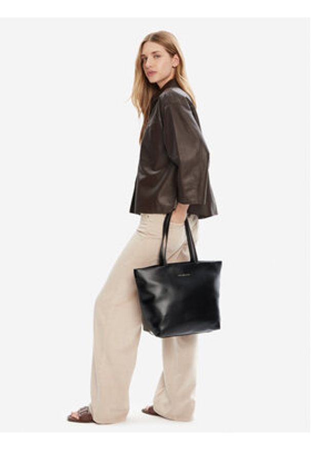 TOMMY HILFIGER - Tommy Hilfiger Torebka Th Logotape Tote AW0AW17693 Czarny. Kolor: czarny. Materiał: skórzane