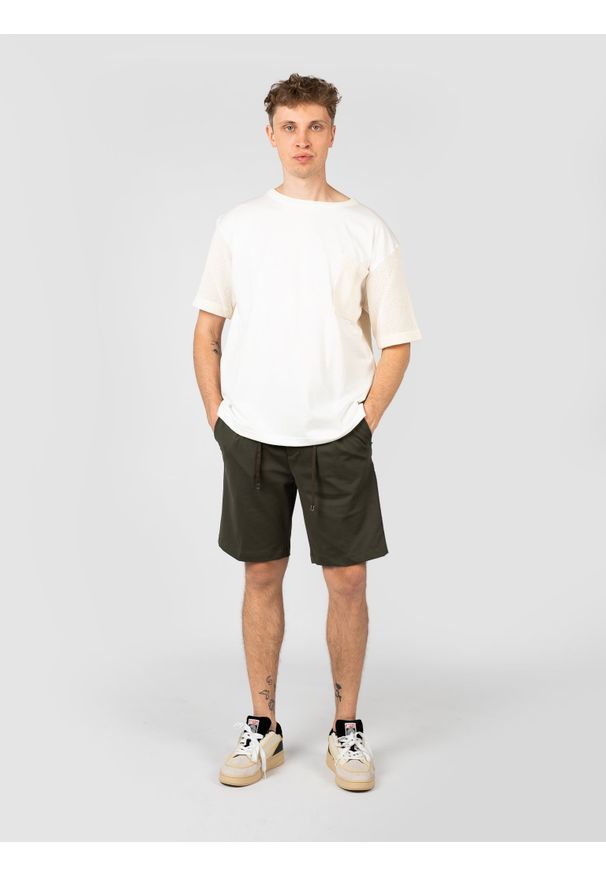 Xagon Man T-shirt | P25082MBM201 | Mężczyzna | Ecru. Okazja: na co dzień. Materiał: bawełna. Wzór: aplikacja. Styl: klasyczny, elegancki, casual