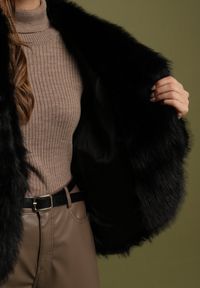 Born2be - Czarna Kurtka Futerko z Kapturem i Kieszeniami Acantte. Okazja: na co dzień. Typ kołnierza: kaptur. Kolor: czarny. Materiał: futro. Styl: casual, elegancki #6