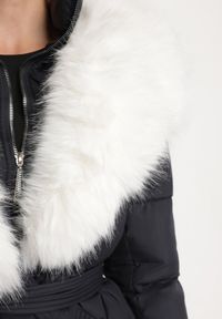 Born2be - Granatowa Pikowana Kurtka z Paskiem w Talii i Odpinanym Futrzanym Kołnierzem Edalithia. Okazja: na co dzień. Kolor: niebieski. Materiał: futro. Sezon: zima. Styl: casual, elegancki #3