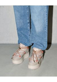 Inuikii - INUIKII TECHNICAL PLATFORM Śniegowce damskie. Okazja: na co dzień. Wysokość cholewki: przed kolano. Kolor: beżowy. Materiał: materiał, wełna. Szerokość cholewki: normalna. Sezon: zima. Obcas: na platformie. Styl: elegancki, casual #2