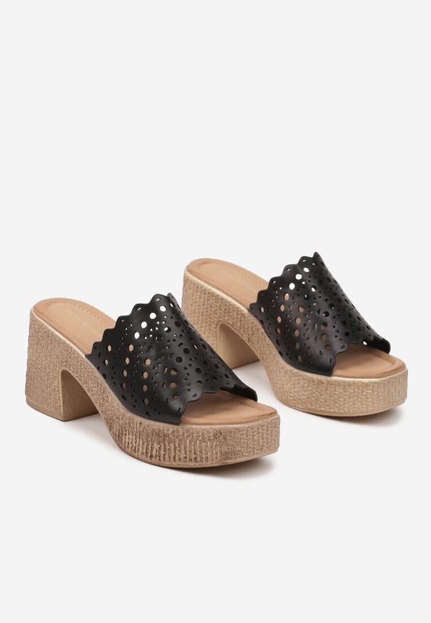 Born2be - Czarne Ażurowe Klapki na Platformie i Obcasie Dovianne. Kolor: czarny. Wzór: ażurowy. Obcas: na obcasie. Styl: boho. Wysokość obcasa: średni