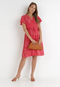 Born2be - Czerwona Sukienka Kepherine. Kolor: czerwony. Materiał: materiał, tkanina. Wzór: kropki. Typ sukienki: kopertowe. Długość: mini #3