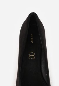 Renee - Czarne Czółenka Vices na Słupku Ozdobionym Brokatem ze Skórzaną Wkładką Izahelia. Okazja: na spotkanie biznesowe, do pracy, na imprezę. Kolor: czarny. Materiał: skóra. Wzór: aplikacja. Obcas: na słupku. Styl: biznesowy, elegancki, klasyczny #8