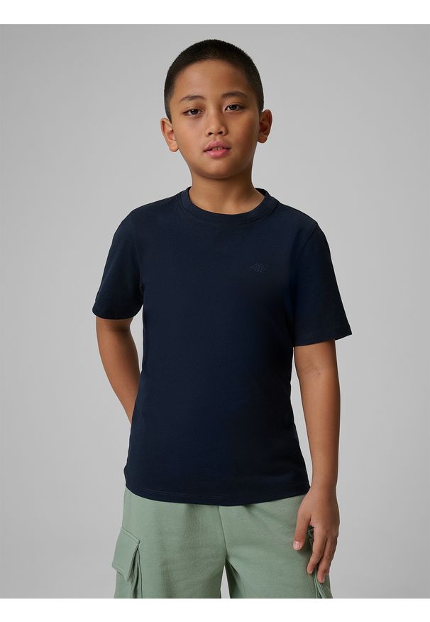 4f - 4F T-shirt gładki chłopięcy - granatowy 152 (11-12 lat). Okazja: na co dzień. Kolor: niebieski. Materiał: jersey, bawełna, materiał. Długość rękawa: krótki rękaw. Długość: krótkie. Wzór: gładki. Sezon: lato. Styl: sportowy, casual, klasyczny, młodzieżowy