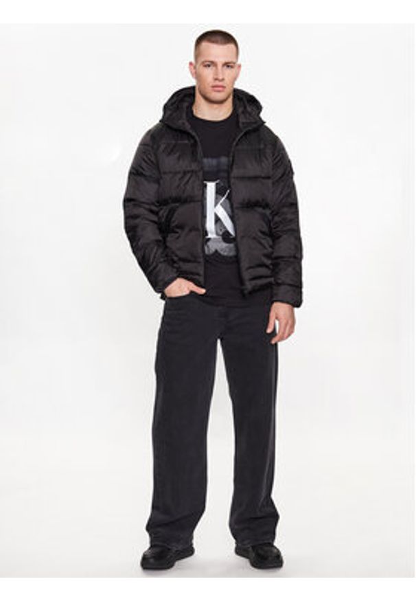 Calvin Klein Jeans Kurtka przejściowa J30J323465 Czarny Regular Fit. Kolor: czarny. Materiał: syntetyk